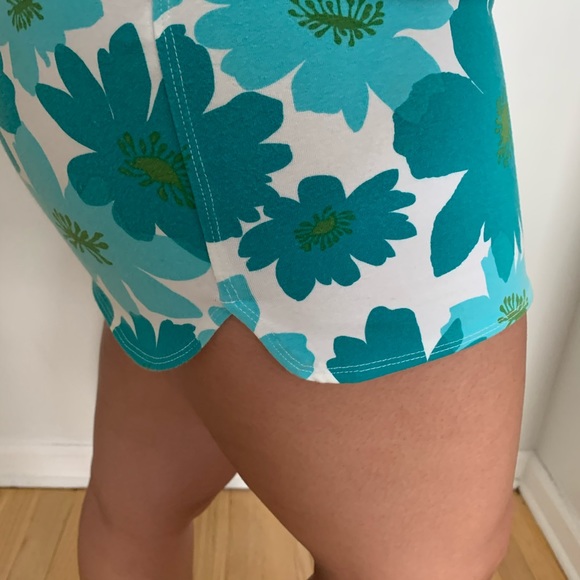 EXPRESS floral mini skirt with slit green/white XS - Picture 3 of 5